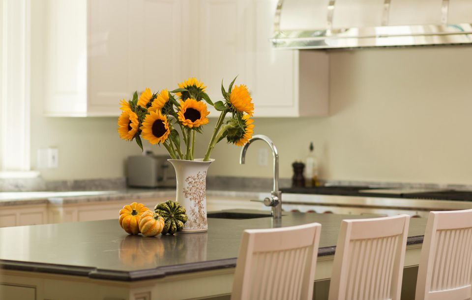 你家里的環(huán)境是太干燥還是太潮濕?除濕機控濕防潮